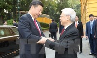 Tổng Bí thư Nguyễn Phú Trọng đón Tổng Bí thư, Chủ tịch Trung Quốc Tập Cận Bình. (Ảnh: Trí Dũng/TTXVN).