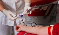 Tại sao người bệnh phải trả tiền truyền máu?
