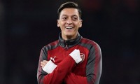 Mesut Ozil ở lại Arsenal, hưởng lương cao chưa từng có