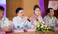 Nhà báo Vũ Tiến - Phó trưởng BTC HHVN 2018 trả lời báo chí trong cuộc họp báo sáng 12/6.