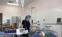 Nạn nhân Lường Văn Hoàng đang điều trị tại Bệnh viện Trung ương Thái Nguyên. (Ảnh: Quân Trang/TTXVN).