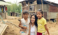 Hoa hậu Đỗ Thị Hà trèo đèo lội suối đi khảo sát dự án Nhân ái cho Miss World