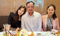 Hoa hậu Đỗ Thị Hà xúc động gặp bố mẹ trước khi lên đường dự thi Miss World 