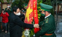 Thủ tướng dâng hương tưởng niệm các anh hùng, liệt sĩ hy sinh trong chiến tranh bảo vệ biên giới