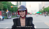 Á hậu Bảo Ngọc trổ tài lái xe phân khối lớn cực &apos;ngầu&apos; trong video giới thiệu ở Hoa hậu Liên lục địa