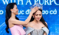 Hoa hậu Mai Phương bán vương miện 3 tỷ đồng