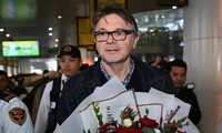 HLV Troussier đến Nội Bài, tự hào khi được dẫn dắt đội tuyển Việt Nam