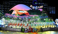 Biển người tham dự lễ khai mạc Festival hoa Đà Lạt