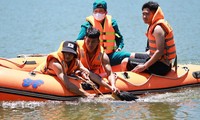 Tìm thấy thi thể cháu bé bị lật thuyền rơi xuống hồ ở Lâm Đồng