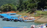 Bến thuyền hồ Tuyền Lâm vẫn nhộn nhịp bất chấp ‘lệnh’ ngưng hoạt động