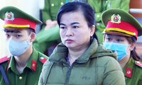 Nguyễn Thị Nga bị dẫn giải đến tòa