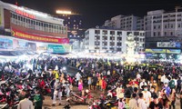 Chợ đêm Đà Lạt đông nghẹt khách dịp lễ
