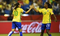 Marta (trái) và Formiga đều đi vào lịch sử Olympic