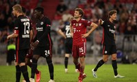 HLV và cầu thủ Bayern Munich giận dữ vì trận thua sốc trước Frankfurt