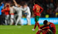 Ronaldo bật khóc suy sụp vì Bồ Đào Nha mất vé trực tiếp đến World Cup