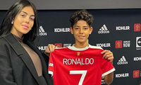 Con trai Ronaldo chính thức khoác áo đội trẻ MU, mang áo số 7 huyền thoại