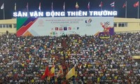 U23 Thái Lan cảm ơn CĐV Nam Định đã tiễn cả đội ra xe buýt 