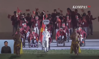 4 VĐV khuyết tật nhiễm COVID-19, đô cử Lê Văn Công cầm cờ trong lễ khai mạc ASEAN Para Games 11