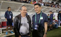 HLV Kiatisak phủ nhận gia hạn hợp đồng với HAGL trên báo Thái Lan 