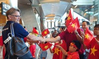 HLV Troussier dẫn U23 Việt Nam đến Qatar, ở khách sạn tuyển Đức từng đóng quân 
