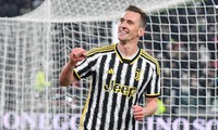 Milik lập kỳ tích, Juventus thắng lớn