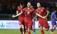 Xua tan nỗi lo, ĐT Việt Nam vẫn chinh phục AFF Cup với điểm tựa Mỹ Đình