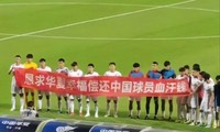 Sự thật gây sốc sau băng rôn đòi nợ của cầu thủ Trung Quốc: bị quỵt lương, tự bỏ tiền túi đi lại, đội chỉ có 1 thủ môn