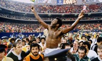 Bí mật của Pele: bị cấm đá bóng, bỏ lời thề do phá sản và một trọng tài bị đuổi vì… dám đuổi Pele