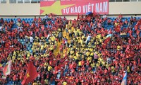 ĐT Việt Nam và ĐT Syria chưa đến, đại kỳ đã xuất hiện ở Thiên Trường 