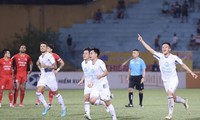 Cản phá penalty xuất sắc, thủ môn Đức Dũng đưa Nam Định vào tứ kết Cúp Quốc gia