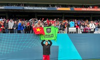 Lần đầu ra sân chơi World Cup, Huỳnh Như nhận được sự cổ vũ bất ngờ từ &apos;người nhà&apos;