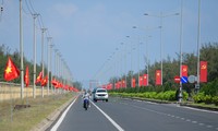 Đường chạy Tiền Phong Marathon 2024 tại Phú Yên rực rỡ cờ Tổ quốc
