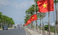 Rực rỡ sắc đỏ của hàng cờ Tiền Phong Marathon 2024