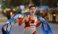 Đỗ Quốc Luật nâng kỷ lục lên 10 lần liên tiếp vô địch Tiền Phong Marathon