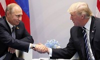 Vì sao ông Trump kiên quyết gặp ông Putin trước bão dư luận?