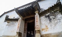Dinh thự Vua Mèo là một trong địa điểm ghi dấu lịch sử nổi tiếng giữa lòng công viên địa chất cao nguyên đá Đồng Văn, Hà Giang tồn tại hơn 100 năm nổi tiếng với kiến trúc tinh xảo, độc đáo.