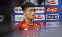 Huỳnh Tấn Sinh: 'Khó khăn khi đá sơ đồ 3 trung vệ'