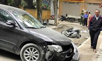 Video xe Camry lùi, tông chết người tại Hà Nội