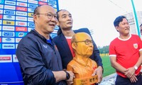 HLV Park Hang Seo nhận món quà bất ngờ trước trận Thái Lan
