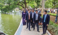 Bí thư Thành ủy Hà Nội gắn biển công trình cải tạo, chỉnh trang hồ Hoàn Kiếm