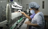 Bên trong nhà máy duy nhất ở Việt Nam sản xuất dung môi cho vaccine Pfizer
