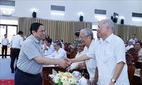 Hình ảnh Thủ tướng Phạm Minh Chính tiếp xúc cử tri tại thành phố Cần Thơ