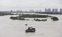 &apos;Điểm cắm trại tuyệt vời giữa lòng Thủ đô&apos; chìm sâu trong biển nước