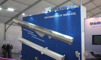 Nga-Ấn Độ chung tay phát triển tên lửa BrahMos mini