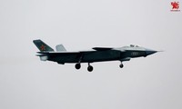 Chiến đáu cơ thế hệ năm J-20 số hiệu "2011" do Trung Quốc sản xuất