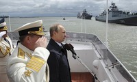 [ẢNH] Tổng thống Putin thị sát Hạm đội Baltic