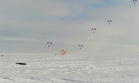 Một cuộc đổ bộ của lính dù Nga ở Bắc Cực. Ảnh: RIA Novosti