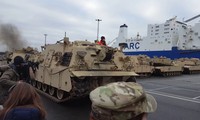 Hàng trăm xe quân sự Mỹ ‘đổ bộ’ châu Âu