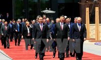 Chủ tịch nước Trần Đại Quang, Chủ tịch Trung Quốc Tập Cận Bình, Tổng thống Nga Vladimir Vladimirovich Putin cùng trưởng đoàn các nước tham dự diễn đàn. (Ảnh: Nhan Sáng/TTXVN)