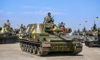 Tổng thống Ukraine điều động xe tăng T-80 đến Donbass